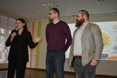 Ключевые участники межрегиональной научно‑образовательной платформы &laquo;Территория И‑майнинга: интерес, интеллект, идея&raquo; (слева направо): Мария Александровна Калинина (научный руководитель платформы, д.х.н., профессор РАН, ИФХЭ РАН), Владимир Владимирович Душик (руководитель проекта &laquo;Антикоррозия&raquo;, к.х.н., ИФХЭ РАН), Алексей Владимирович Сафонов (руководитель проекта &laquo;Живая вода&raquo;, д.х.н., ИФХЭ РАН). / Источник: &copy; 2026 Образование Кировской области. Официальная группа ВКонтакте министерства образования Кировской области